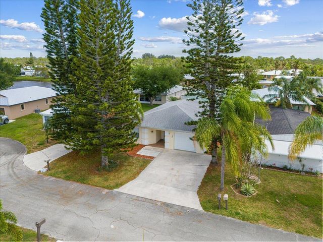 12 Palo Alto Lane, Port St Lucie, FL 34952