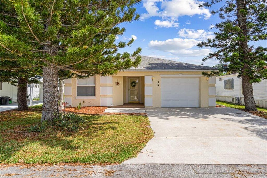 12 Palo Alto Lane, Port St Lucie, FL 34952