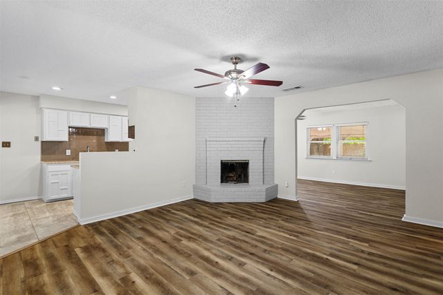 5001 Darrow Lane, Arlington, TX 76017