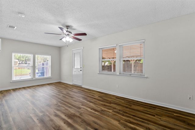 5001 Darrow Lane, Arlington, TX 76017