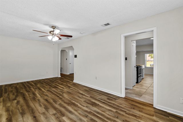 5001 Darrow Lane, Arlington, TX 76017
