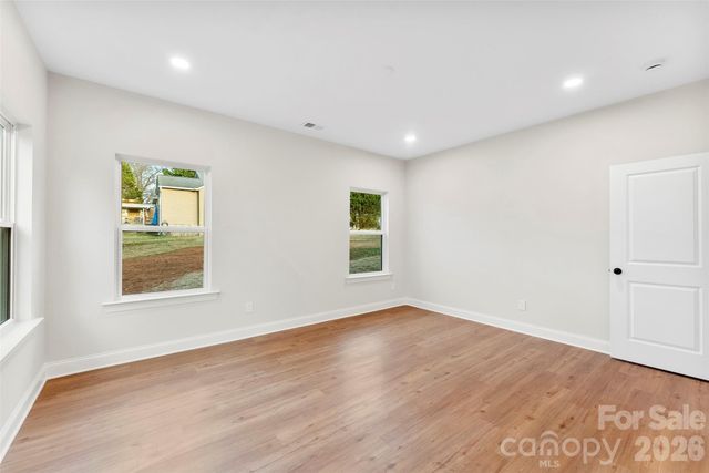 1558 7th Avenue Drive SW, Hickory, NC 28602