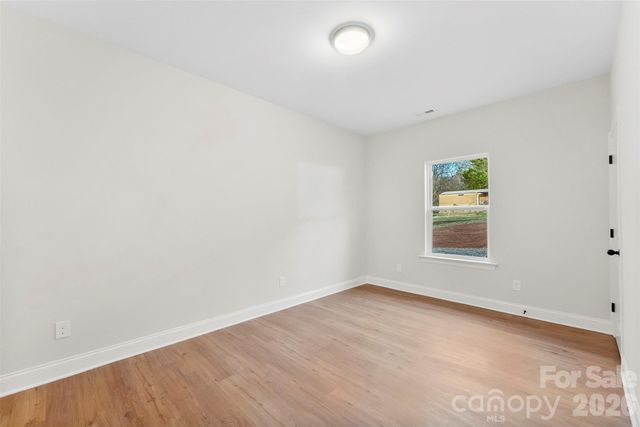 1558 7th Avenue Drive SW, Hickory, NC 28602