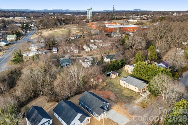 1558 7th Avenue Drive SW, Hickory, NC 28602
