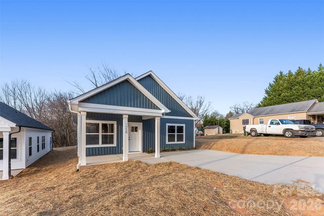 1558 7th Avenue Drive SW, Hickory, NC 28602