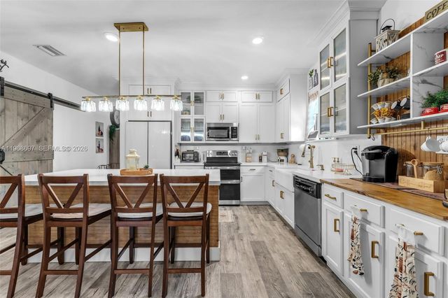 2484 SE 2nd St, Homestead, FL 33033