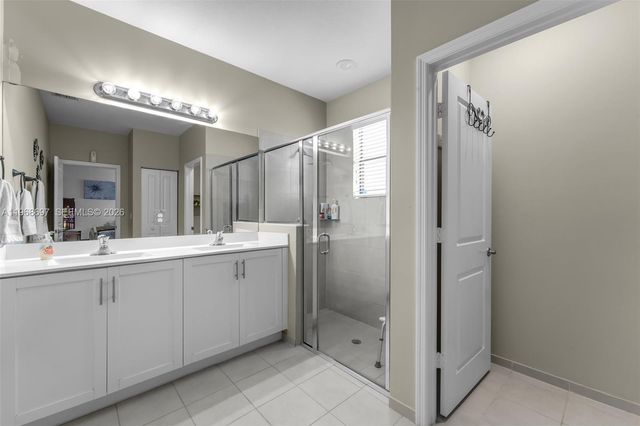 2484 SE 2nd St, Homestead, FL 33033