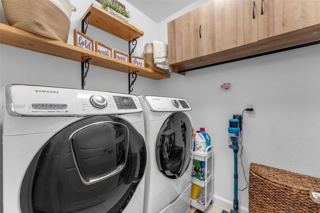 2484 SE 2nd St, Homestead, FL 33033