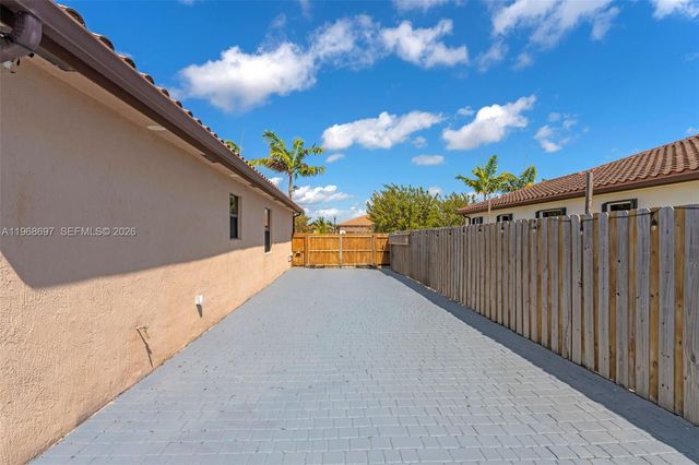 2484 SE 2nd St, Homestead, FL 33033