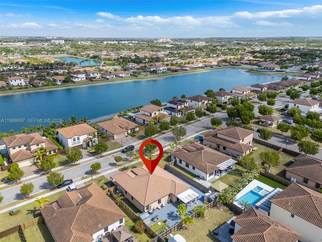 2484 SE 2nd St, Homestead, FL 33033