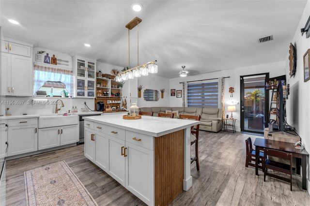 2484 SE 2nd St, Homestead, FL 33033