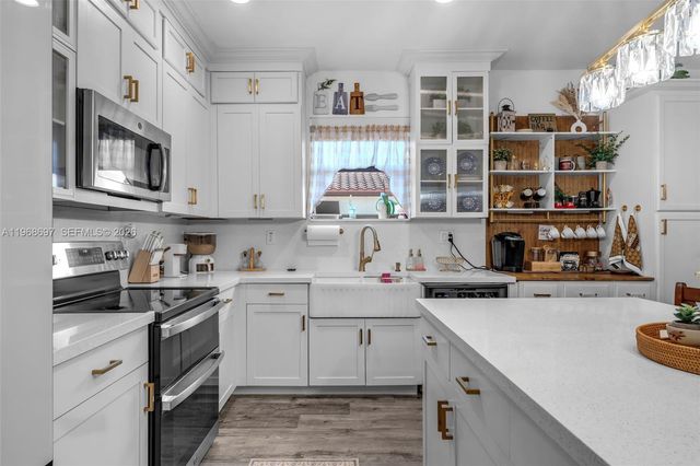 2484 SE 2nd St, Homestead, FL 33033