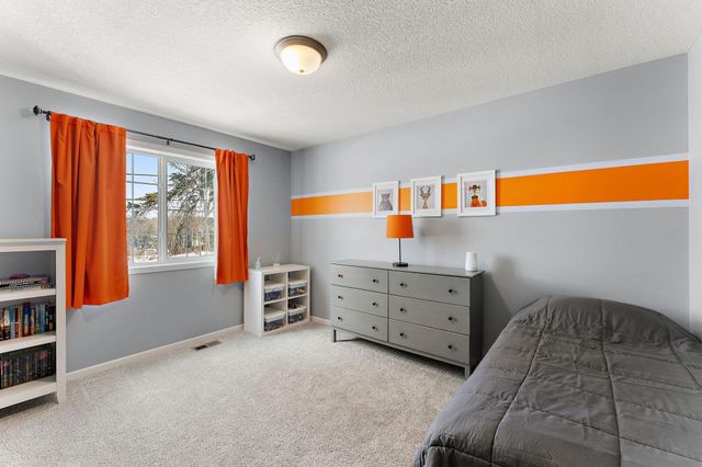 2241 7th Street N, North Saint Paul, MN 55109