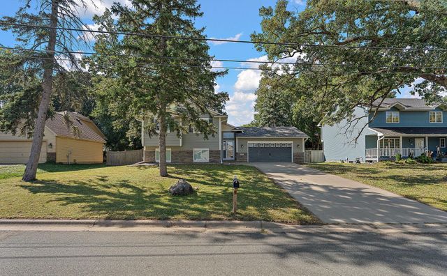 2241 7th Street N, North Saint Paul, MN 55109