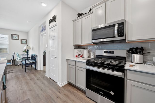 10105 Sunnyview Lane, Aubrey, TX 76227