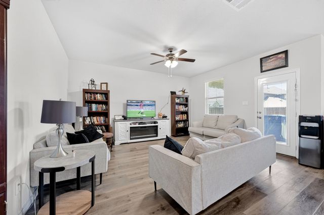 10105 Sunnyview Lane, Aubrey, TX 76227