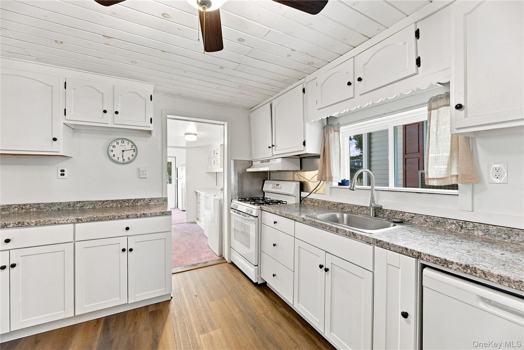 15 Maple Street, Newburgh, NY 12550 — photo 5