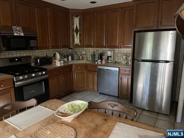 68 Dartmouth Road, Wayne, NJ 07470