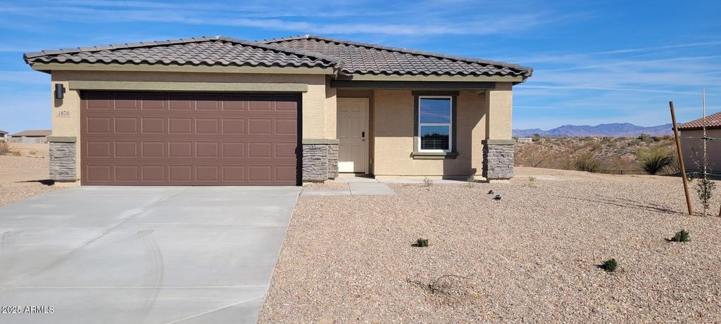 1870 W BROKEN ARROW Drive, Wickenburg, AZ 85390