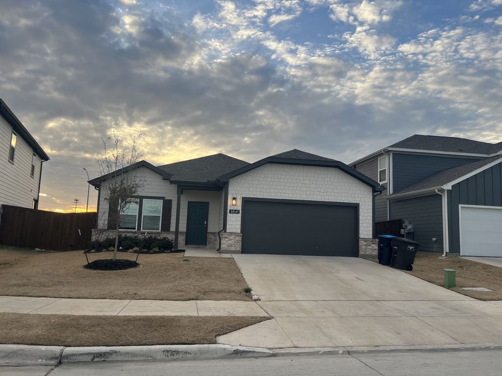 6841 Fools Gold Drive, Fort Worth, TX 76179