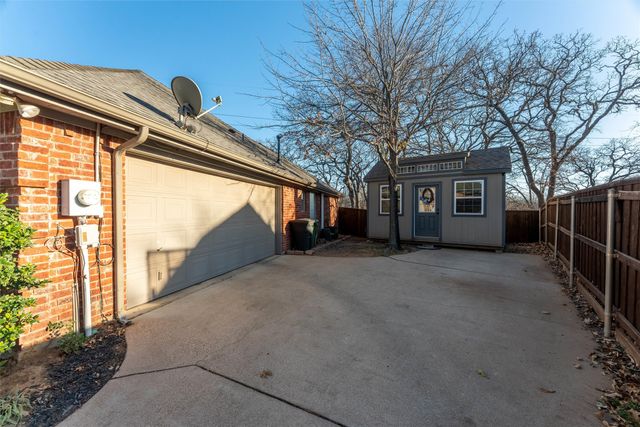 625 Palo Duro Drive, Hurst, TX 76054