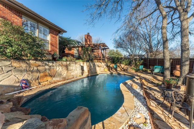 625 Palo Duro Drive, Hurst, TX 76054