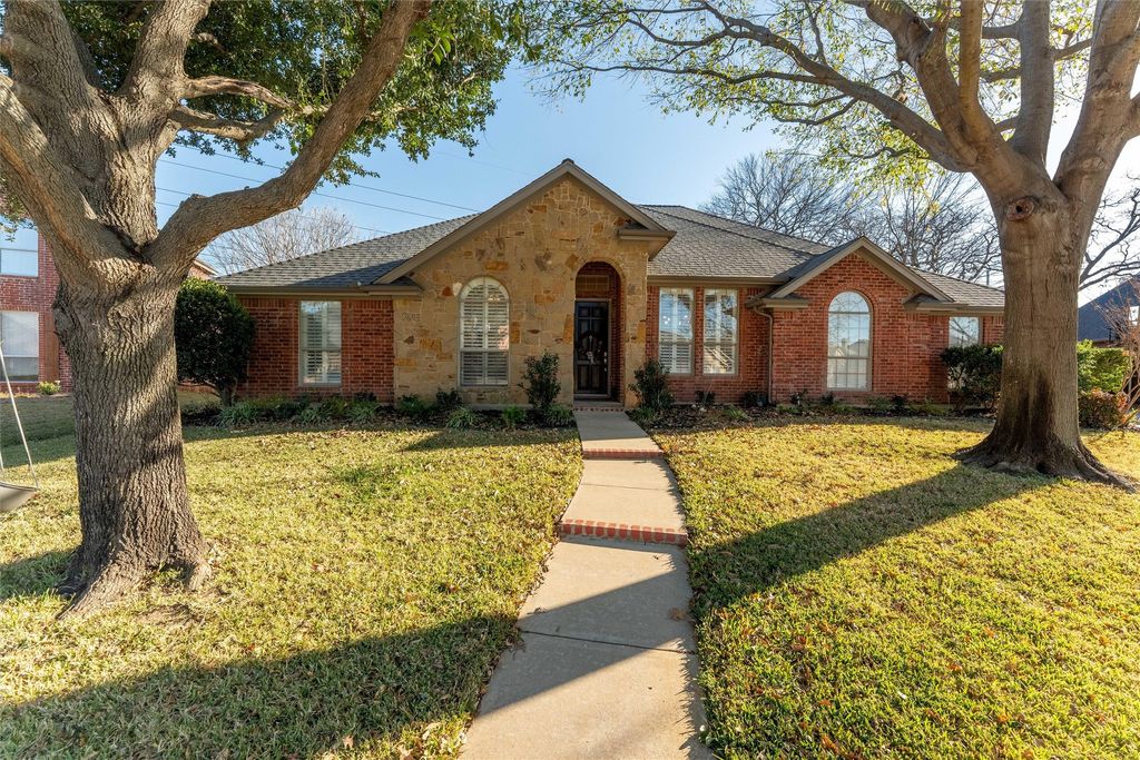 625 Palo Duro Drive, Hurst, TX 76054