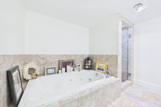 15 Park Ave 307, Hull, MA 02045