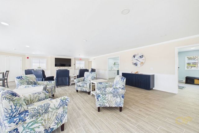 15 Park Ave 307, Hull, MA 02045