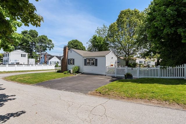 29 Willow Ave, Weymouth, MA 02191