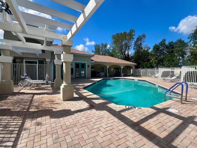 7801 S Aragon Boulevard 4, Sunrise, FL 33322