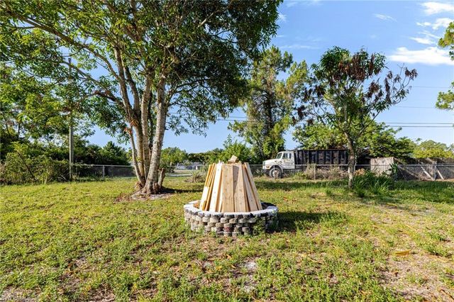 4211 5th ST W, Lehigh Acres, FL 33971