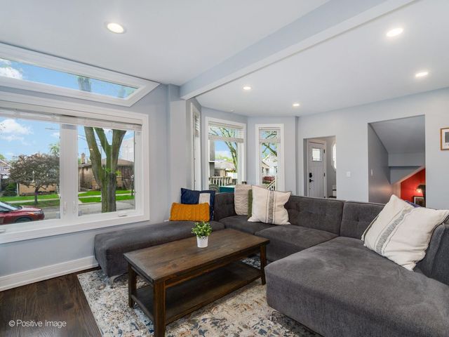 4637 W Patterson Avenue, Chicago, IL 60641