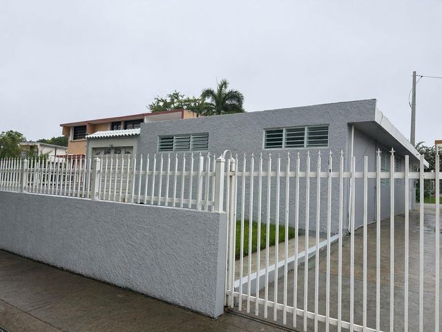 198 LOS PICACHOS, LA CUMBRE DEV., San Juan, PR 00926