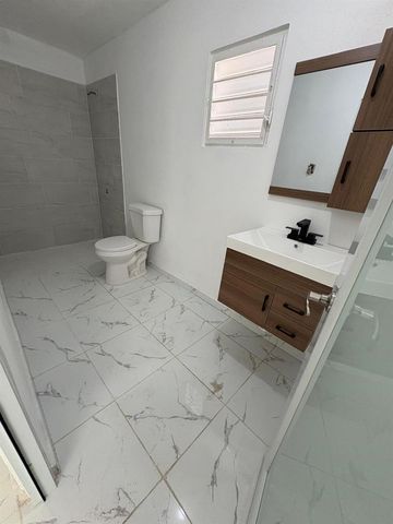198 LOS PICACHOS, LA CUMBRE DEV., San Juan, PR 00926