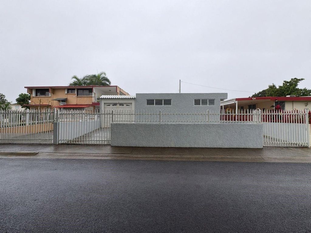 198 LOS PICACHOS, LA CUMBRE DEV., San Juan, PR 00926