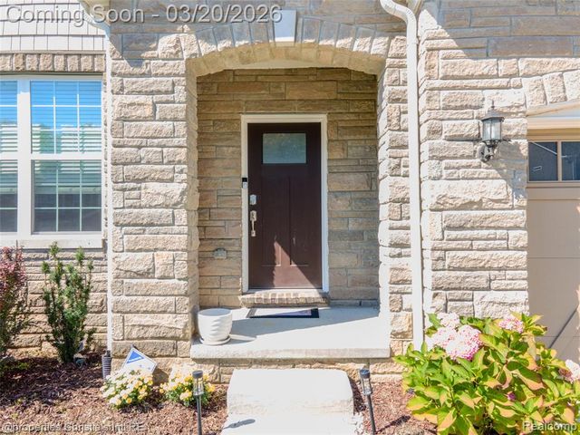 28085 Hummingdale Circle, Novi, MI 48377