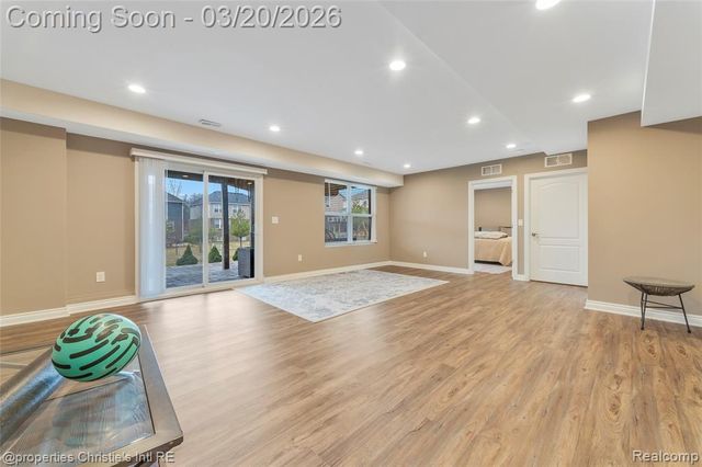 28085 Hummingdale Circle, Novi, MI 48377