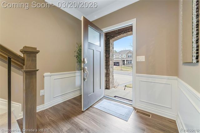 28085 Hummingdale Circle, Novi, MI 48377