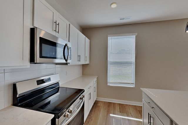7001 Park Knoll Ln, Mount Juliet, TN 37122