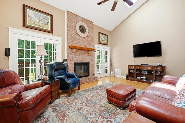 56 Deerfield Dr, Hurricane, WV 25526