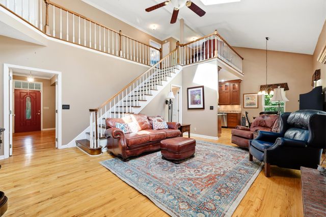 56 Deerfield Dr, Hurricane, WV 25526