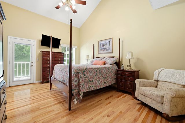56 Deerfield Dr, Hurricane, WV 25526