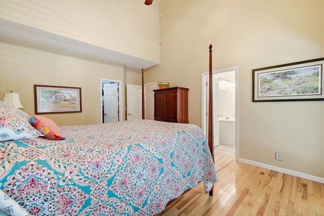 56 Deerfield Dr, Hurricane, WV 25526