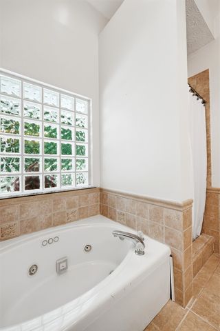 56 Deerfield Dr, Hurricane, WV 25526