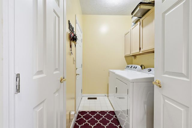 56 Deerfield Dr, Hurricane, WV 25526