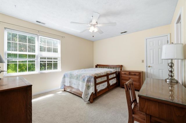 56 Deerfield Dr, Hurricane, WV 25526
