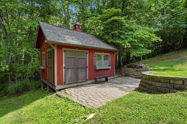 56 Deerfield Dr, Hurricane, WV 25526