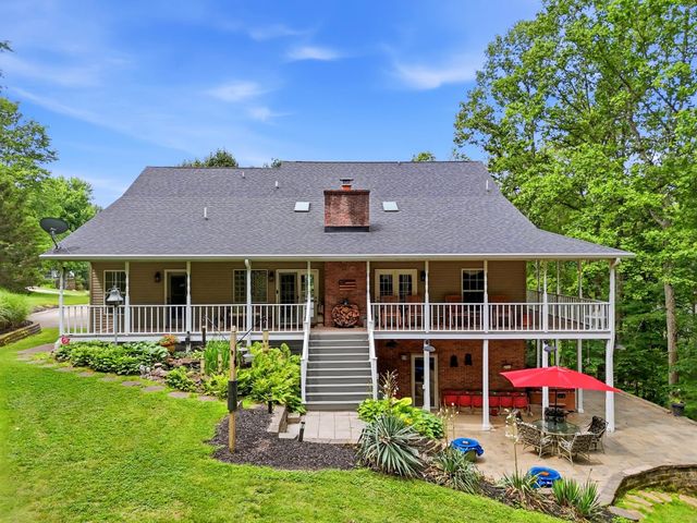 56 Deerfield Dr, Hurricane, WV 25526