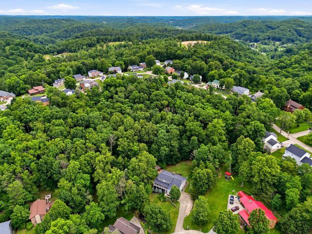 56 Deerfield Dr, Hurricane, WV 25526
